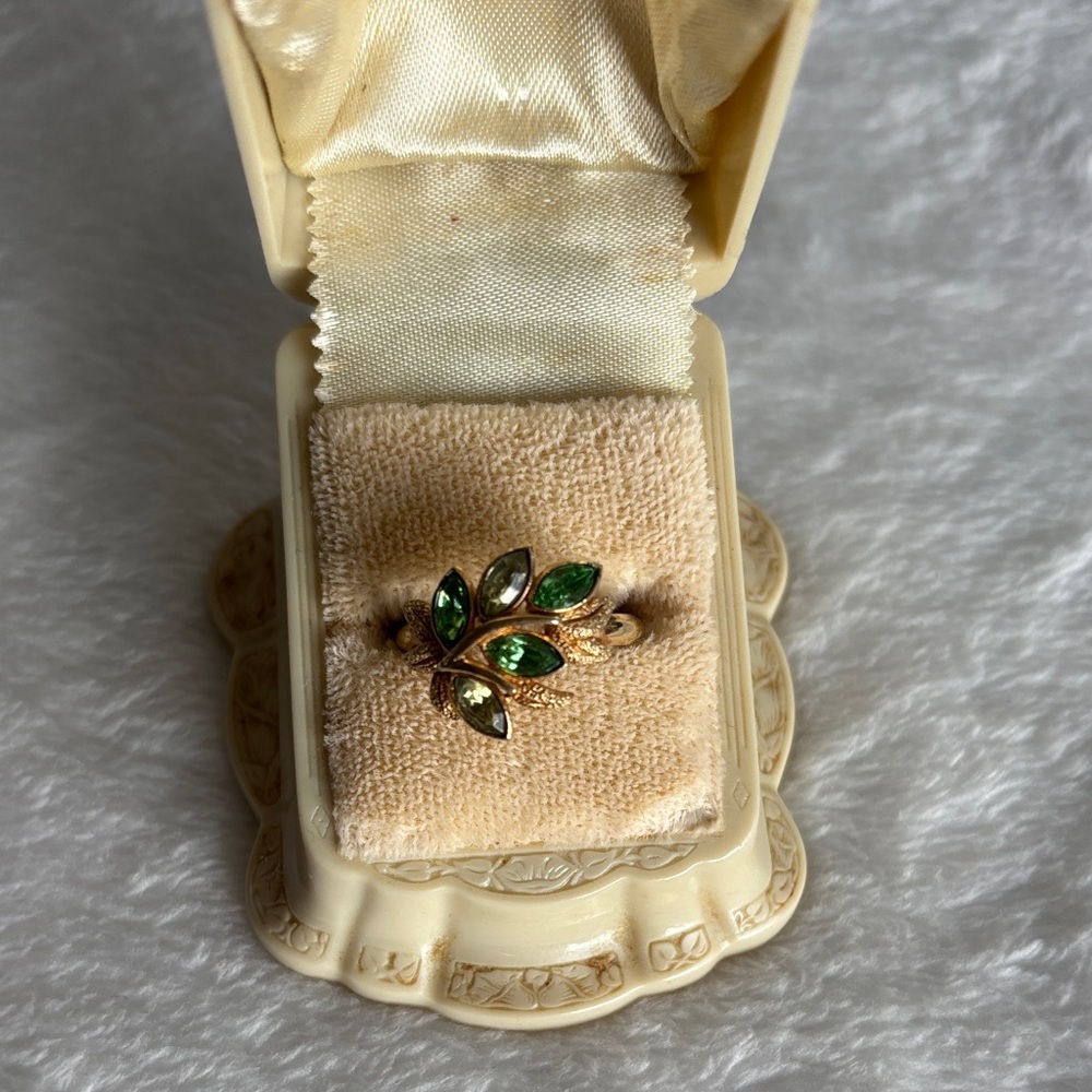 Vintage Avon Leaf Lights Ring